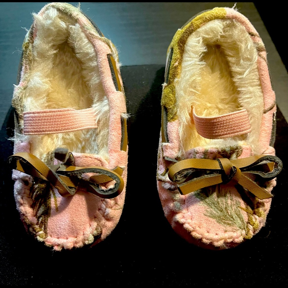 **NWOT** Toddler Teeny Toes Hard Bottom Flats - House Shoes, Size 2: $12